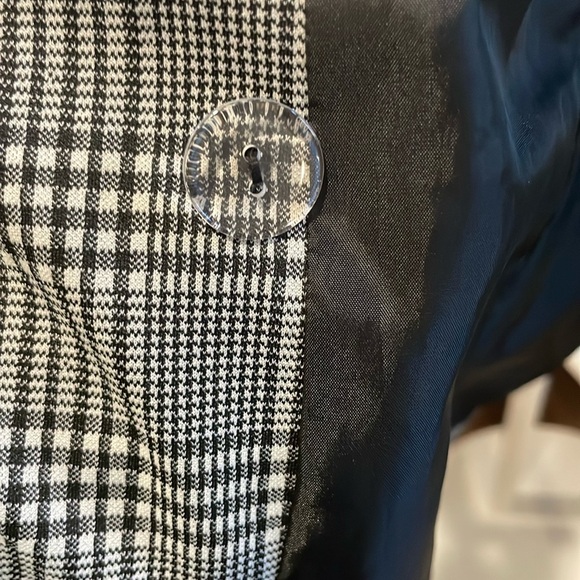 Black and White Plaid Blazer - Picture 7 of 10